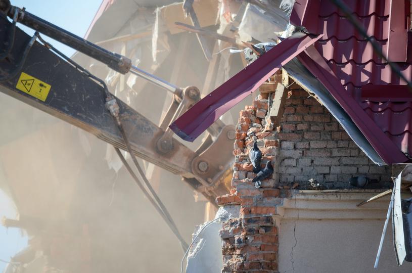 House demolition contractor demolishing a residential house